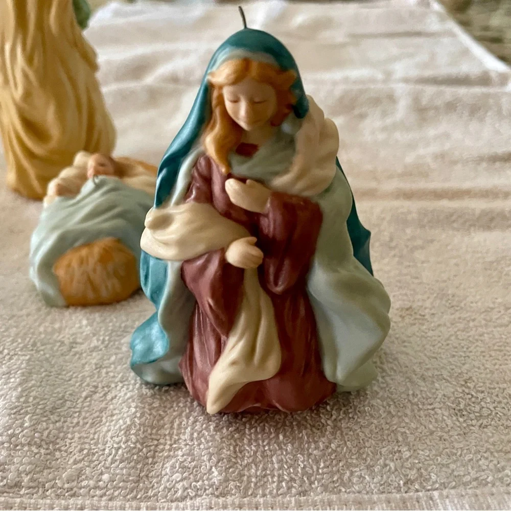Hallmark Keepsake Ornaments The Holy Family Blessed Nativity Collection 1998